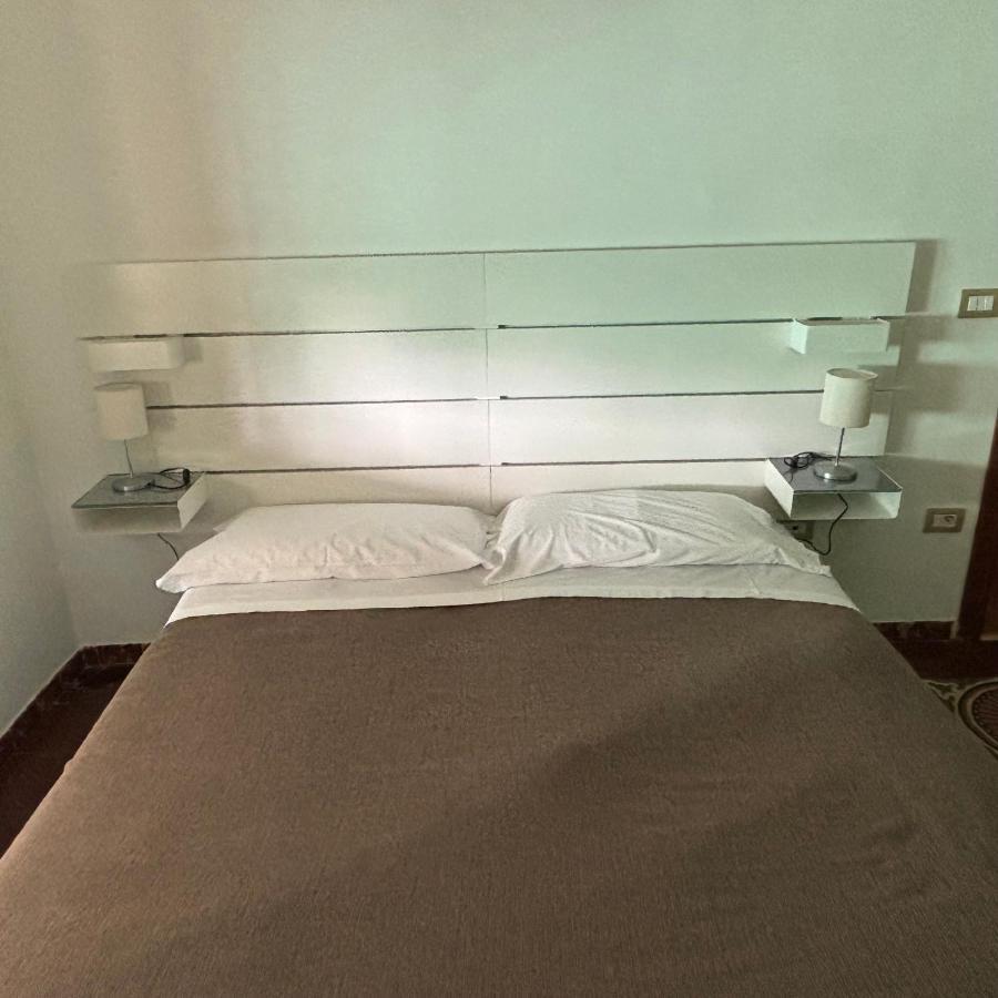 Essential Room & Parking In Centro Citta Con Parcheggio Privato E Wifi Potenza Exterior foto