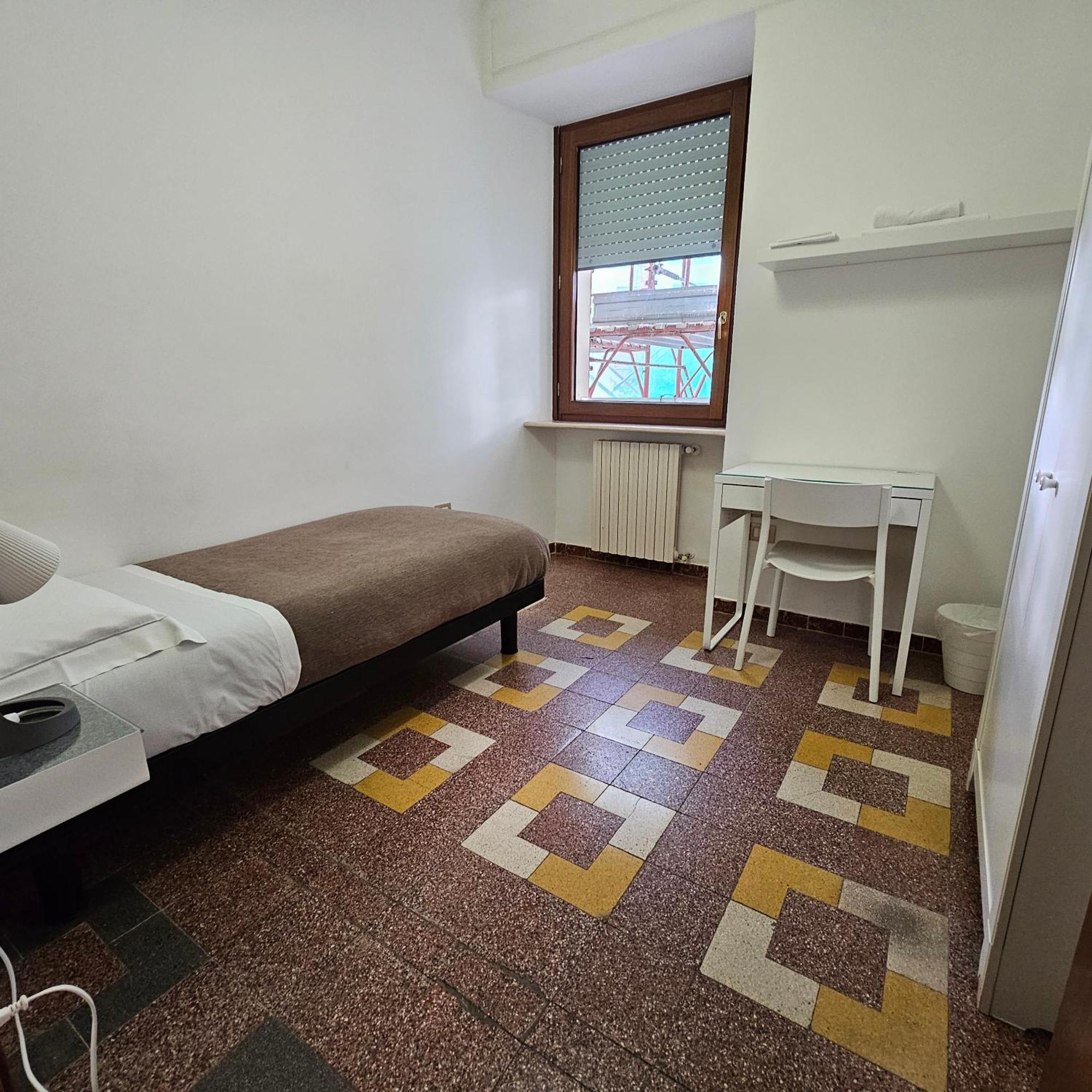 Essential Room & Parking In Centro Citta Con Parcheggio Privato E Wifi Potenza Exterior foto