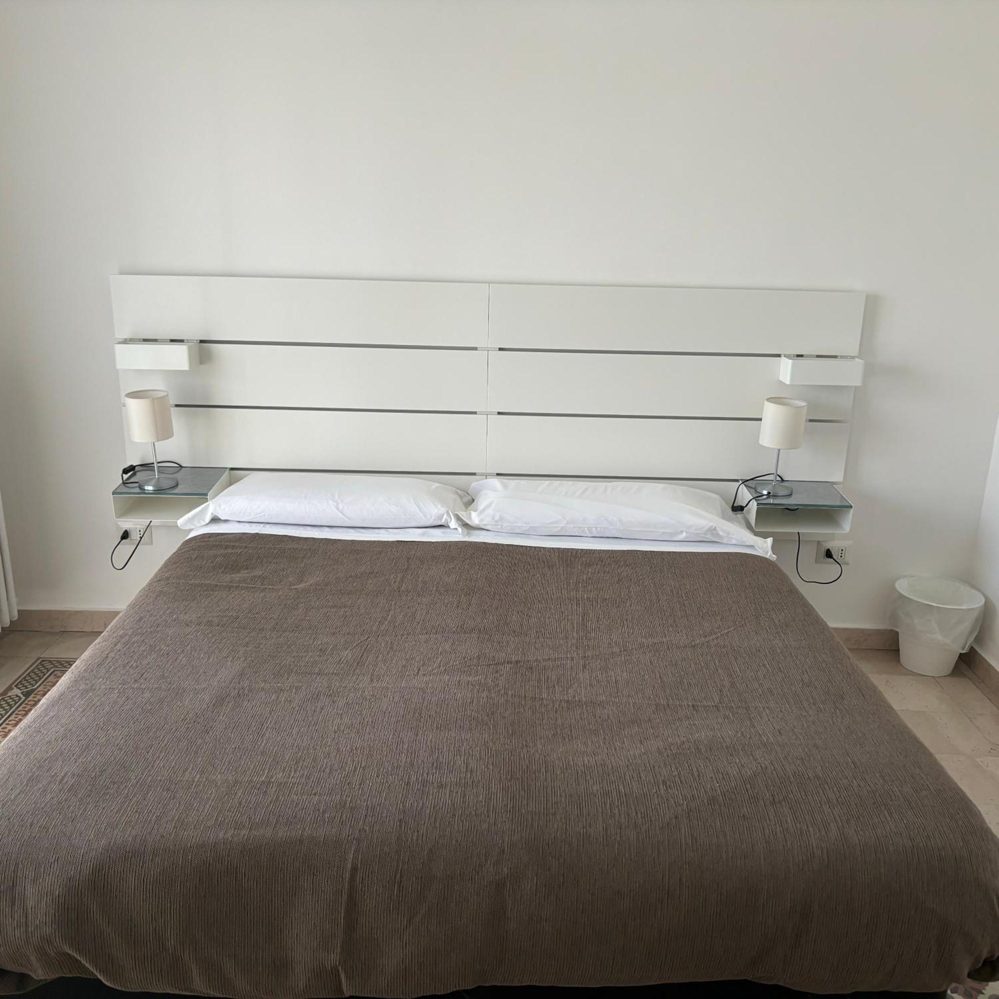 Essential Room & Parking In Centro Citta Con Parcheggio Privato E Wifi Potenza Exterior foto
