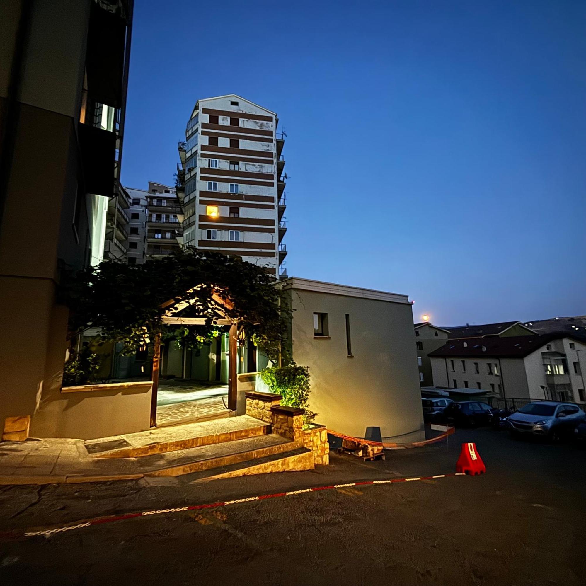 Essential Room & Parking In Centro Citta Con Parcheggio Privato E Wifi Potenza Exterior foto